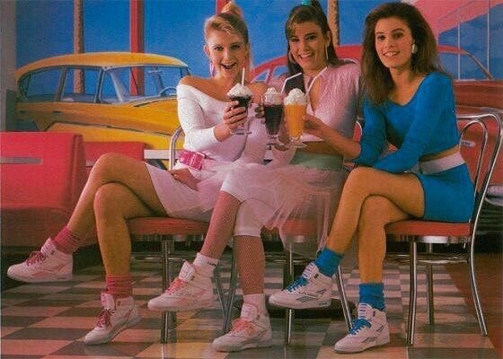 Kombination von Sneakern mit Röcken, Sport-Chic der 80er Jahre