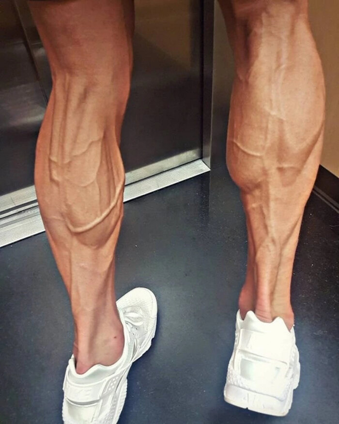 Hypertrophierte Wadenmuskulatur eines Radsportlers